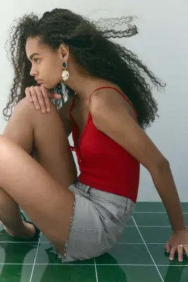 Short en denim avec bords à cru - Gris clair — photo 4