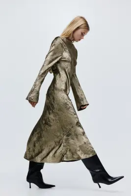 Robe en satin avec dos ouvert - Doré — photo 3