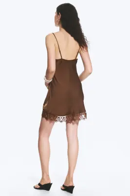 Nuisette en satin bordée de dentelle - Marron foncé — photo 3