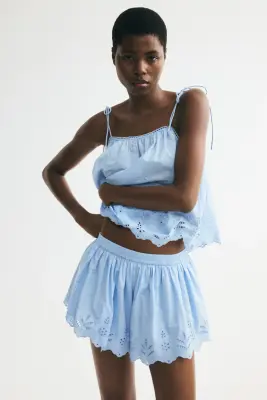 Short à taille élastique avec broderie anglaise - Bleu clair — photo 1