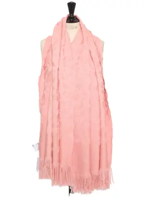 Grosse écharpe longue en laine rose bonbon avec franges Prix boutique 350€ — photo 4