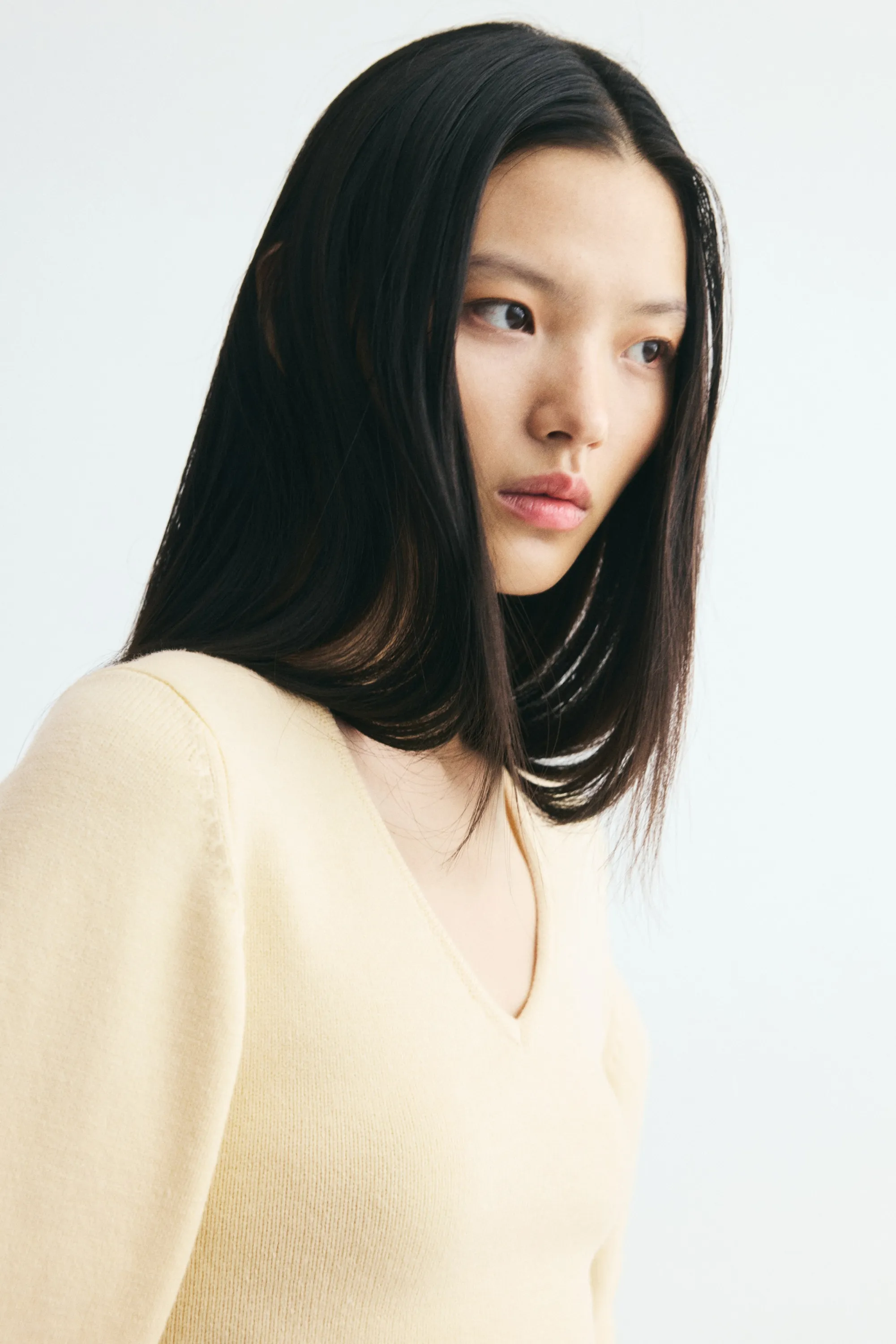 Pull à encolure en V en maille fine - Jaune clair