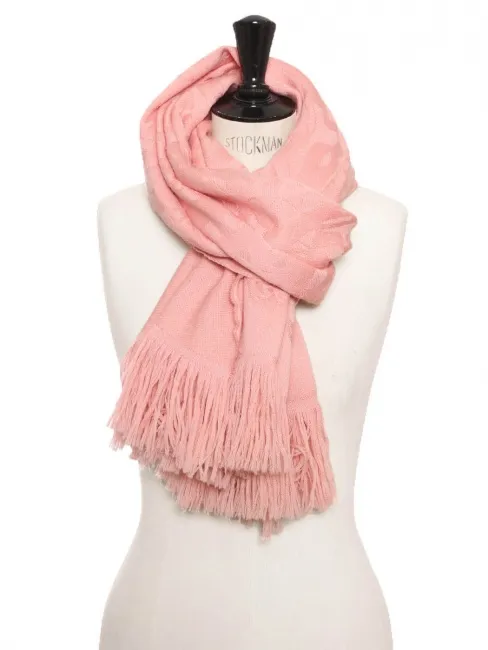 Grosse écharpe longue en laine rose bonbon avec franges Prix boutique 350€