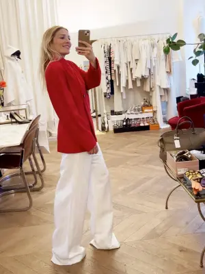 Veste cintrée double boutonnière en cashgora et laine vierge rouge vif boutons noirs Prix boutique 1200€ Taille 36/38 — photo 4
