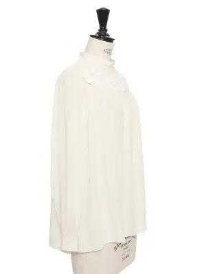 Blouse col montant en crêpe et dentelle blanc crème Prix boutique 1400€ Taille 36 — photo 3