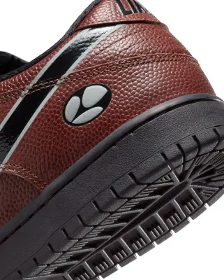 SB x Limosine Dunk Low Pro Dark Pony — photo 5