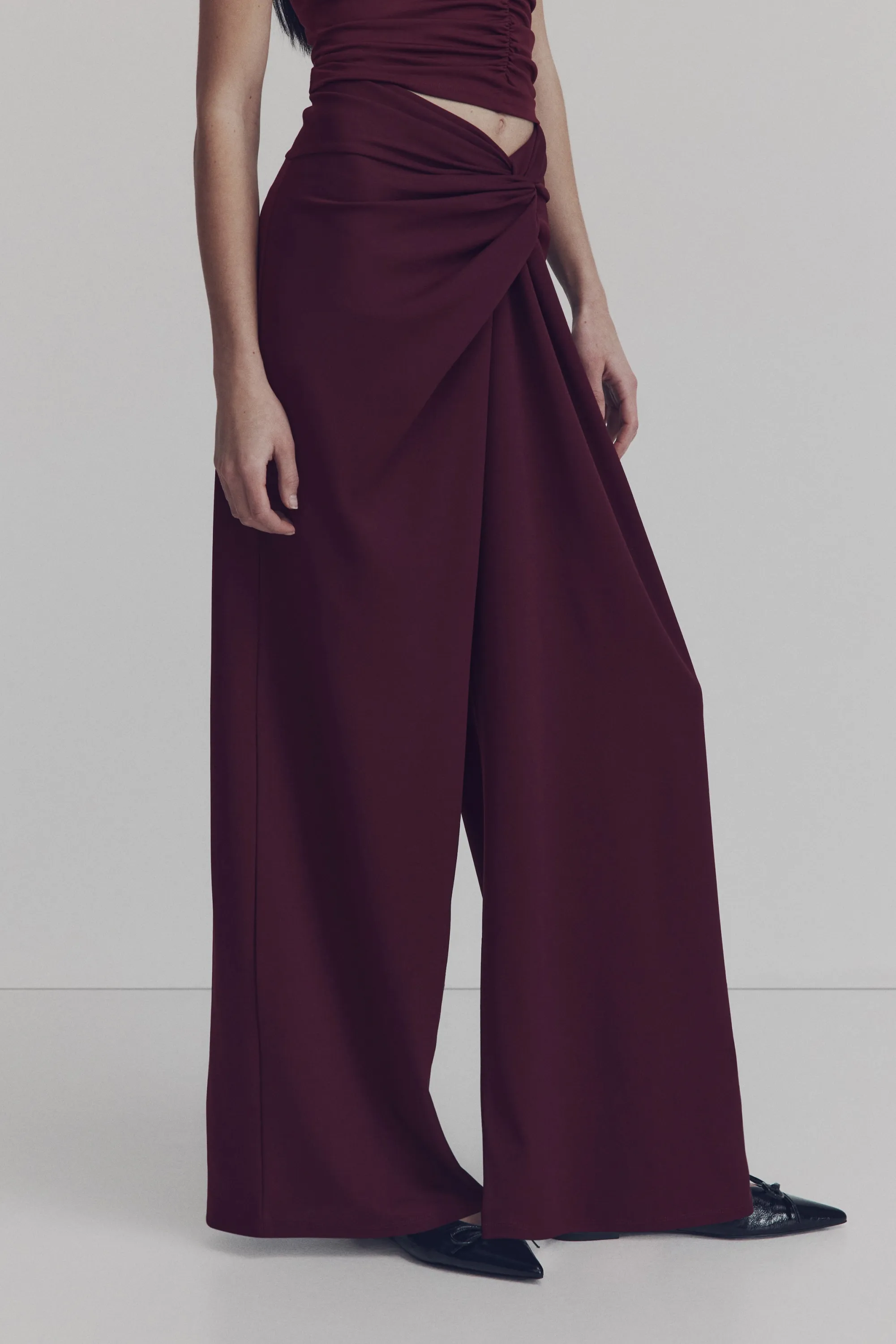 Pantalon avec détail torsadé - Rouge prune