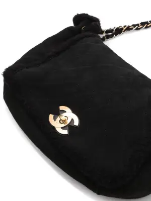 Sac en shearling daim noir peau retournée noir fermoir CC dorée Prix boutique 5850€ — photo 2
