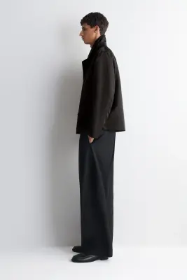 VESTE TRENCH-COAT COURTE EN NYLON TECHNIQUE - BRUN FONCÉ — photo 2
