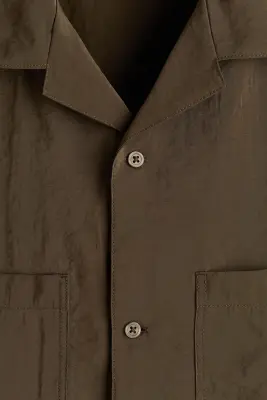 Chemise à col cubain Relaxed Fit en modal mélangé - Vert kaki foncé — photo 5
