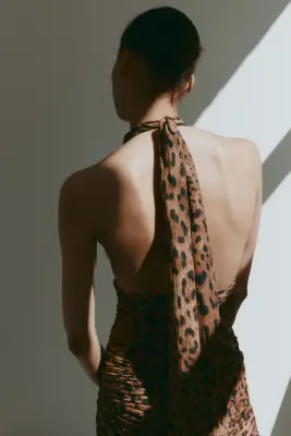 Robe ruchée avec détails façon foulard - Marron clair/imprimé léopard — photo 3