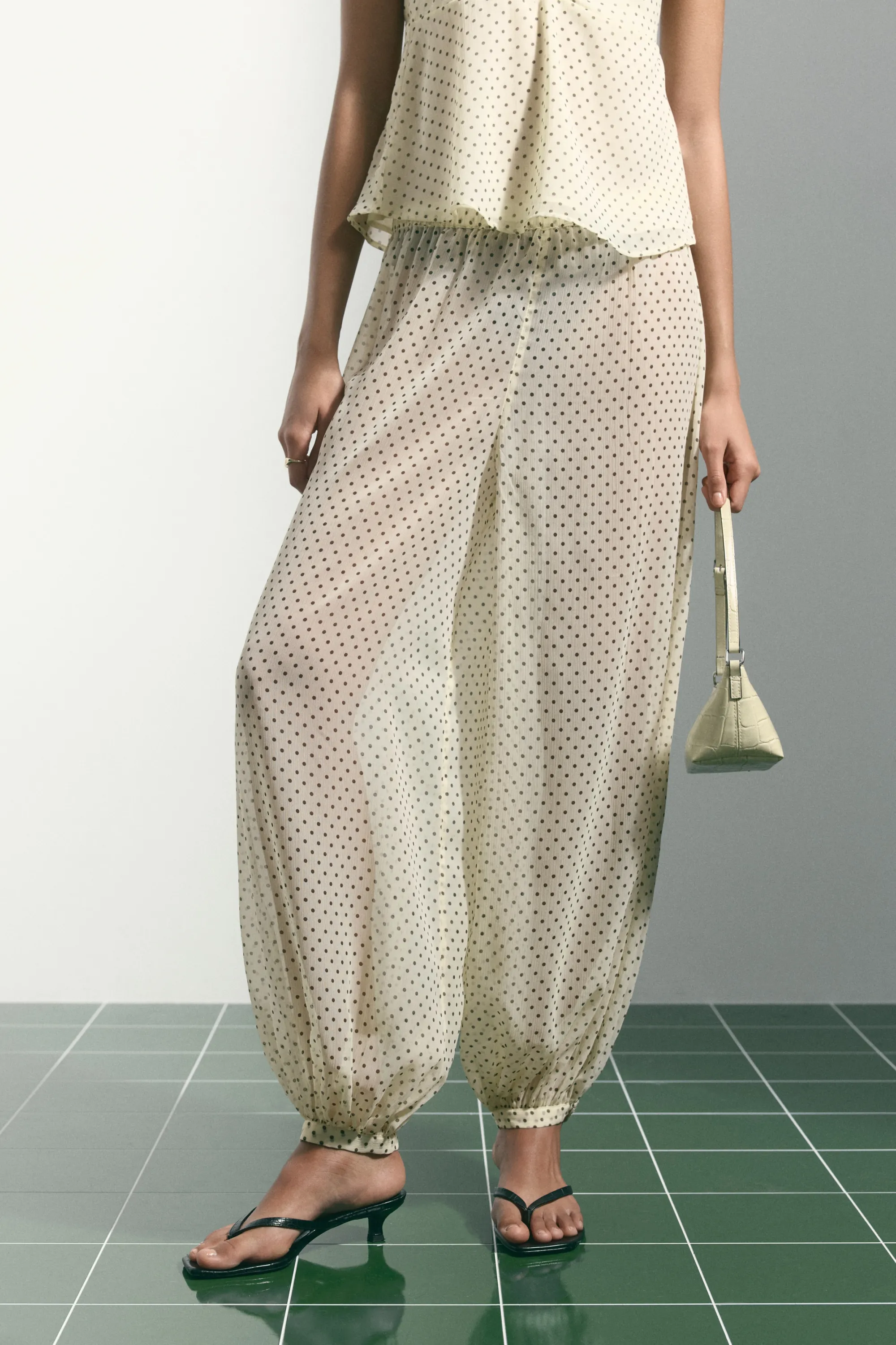 Pantalon avec taille élastique et jambes ballon - Jaune clair/pois