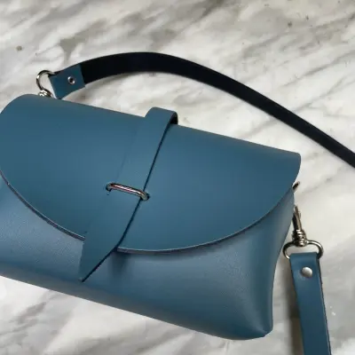 Petit Sac Bandoulière en Cuir Bleu Canard — photo 3