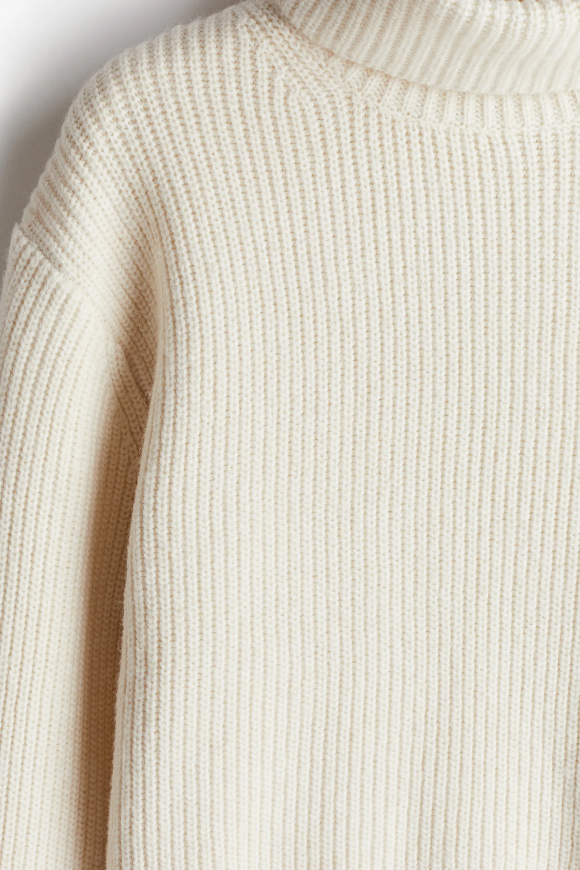 Pull col roulé en maille côtelée - Crème