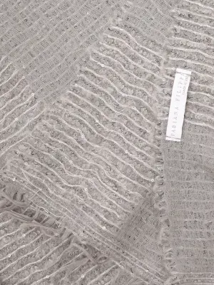 Écharpe en cachemire gris clair brodée de sequin argent Prix boutique 305€ — photo 3