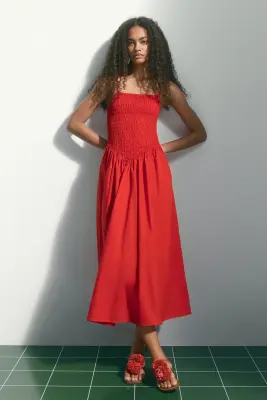 Robe smockée avec jupe évasée - Rouge — photo 2
