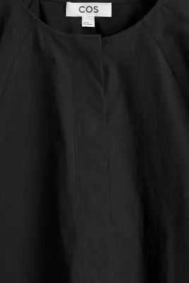 BLOUSE SCULPTURALE EN POPELINE DE COTON PIMA - NOIR — photo 5