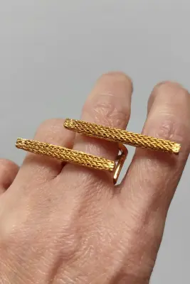 Bague Double Horizon en maille dorée — photo 3
