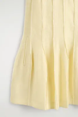 ROBE COURTE SCULPTÉE À PLIS - JAUNE BEURRE — photo 5
