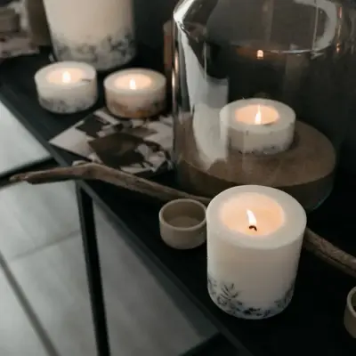 Bougie Pilier Genévrier et Lavande — photo 4