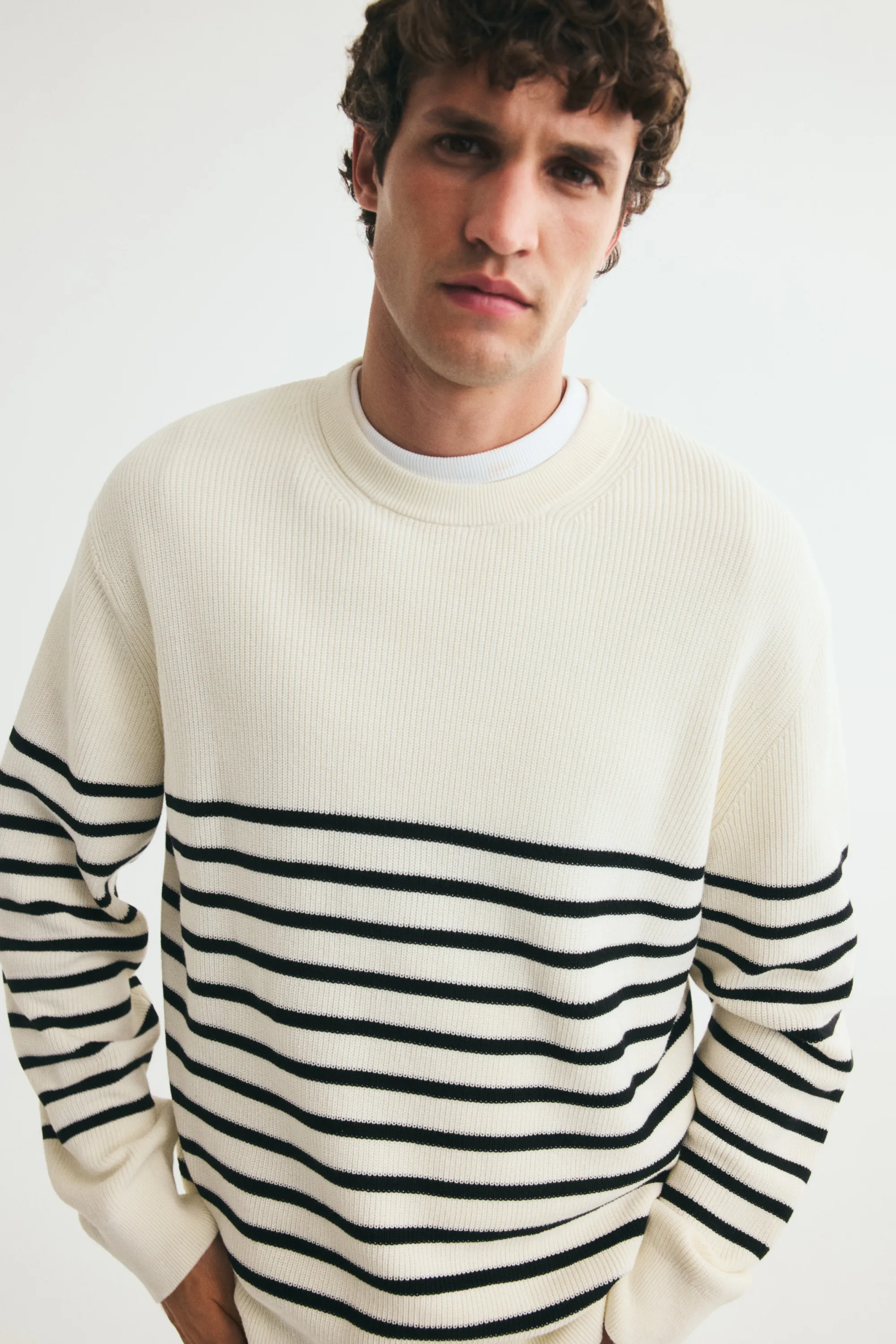 Pull Regular Fit en maille de coton côtelée - Beige clair/rayé