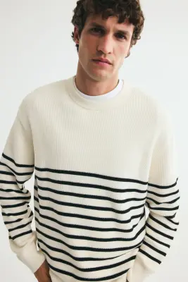 Pull Regular Fit en maille de coton côtelée - Beige clair/rayé — photo 1