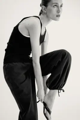 Pantalon en denim avec jambes ballon - Noir — photo 2
