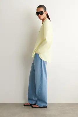 CHEMISE BOUTONNÉE EN LIN À COL EN V - JAUNE — photo 2