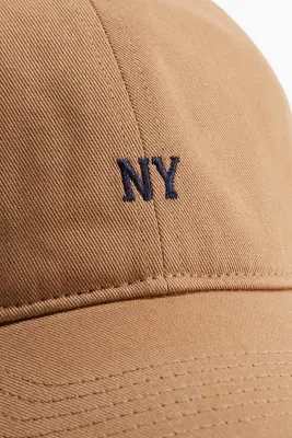 Casquette en twill avec motif brodé - Beige foncé/NY — photo 2
