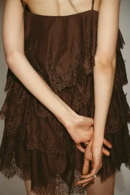 Tiered lace-trimmed dress - Marron — photo 3