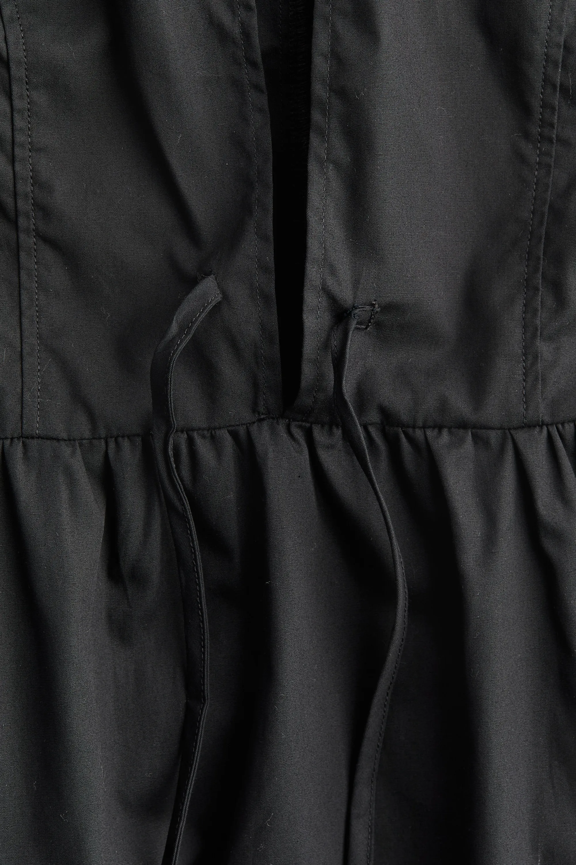Robe à manches bouffantes avec détails à nouer - Noir