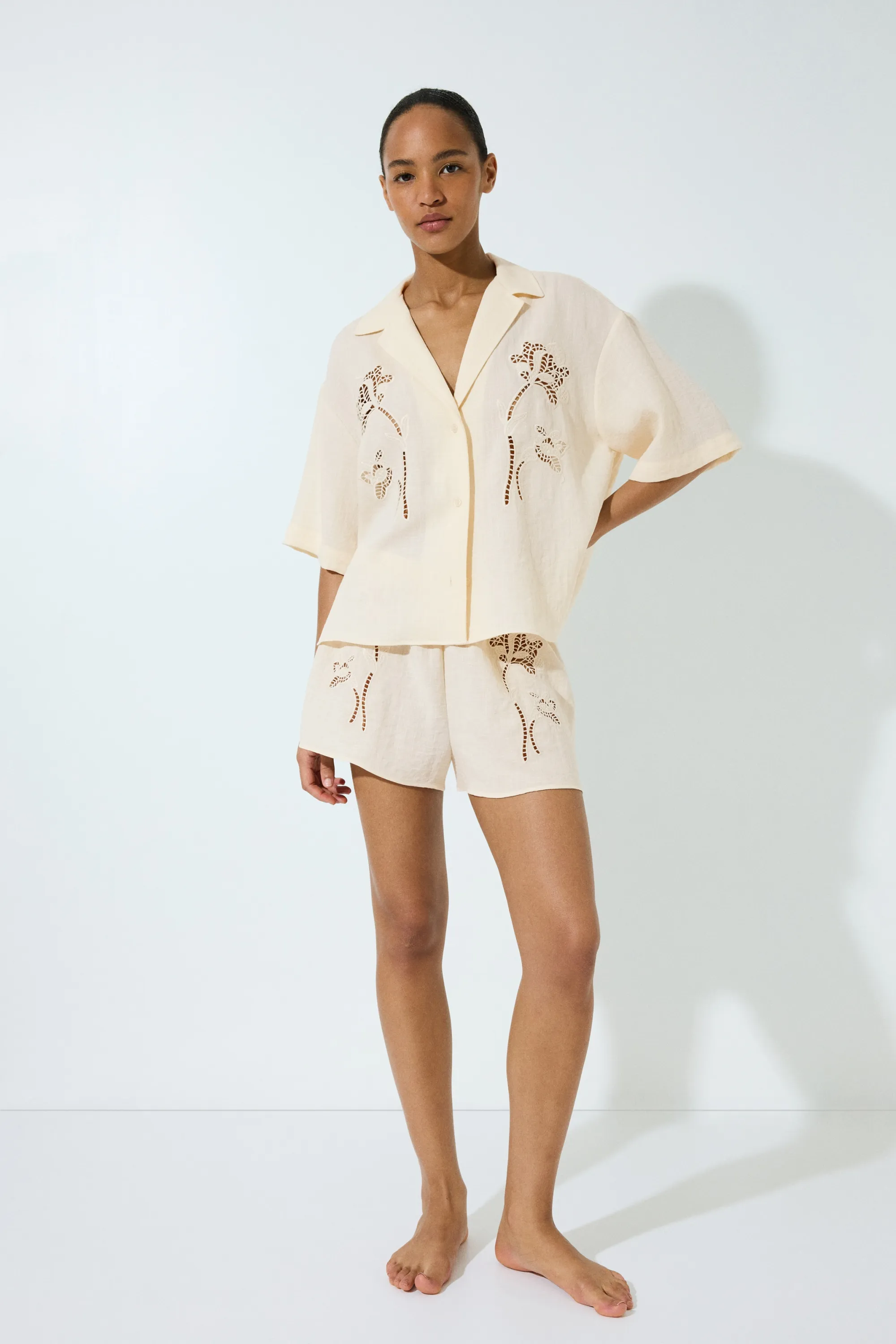 Short avec broderie anglaise - Jaune clair