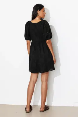 Robe courte broderie anglaise — photo 4
