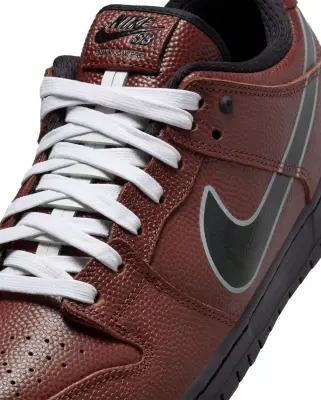 SB x Limosine Dunk Low Pro Dark Pony — photo 4