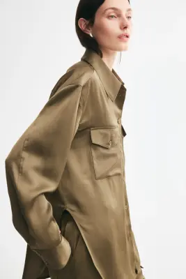 Chemise oversize en satin - Vert kaki — photo 2