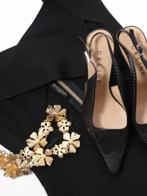 Escarpins à bride cheville en cuir fleuri noir Prix boutique 750€ Taille 38 — photo 4