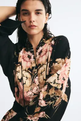 Veste en viscose mélangée avec ceinture à nouer - Noir/fleuri — photo 1