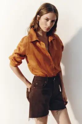 Short en denim avec bords à cru - Marron foncé — photo 2