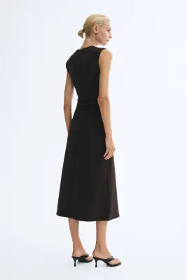 Robe en jersey romanite avec ceinture - Marron foncé — photo 4