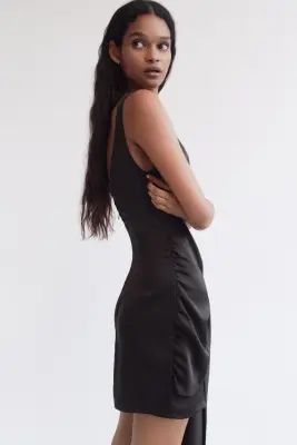 Robe en satin avec encolure bénitier - Noir — photo 2