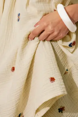 Robe brodée en gaze de coton — photo 5