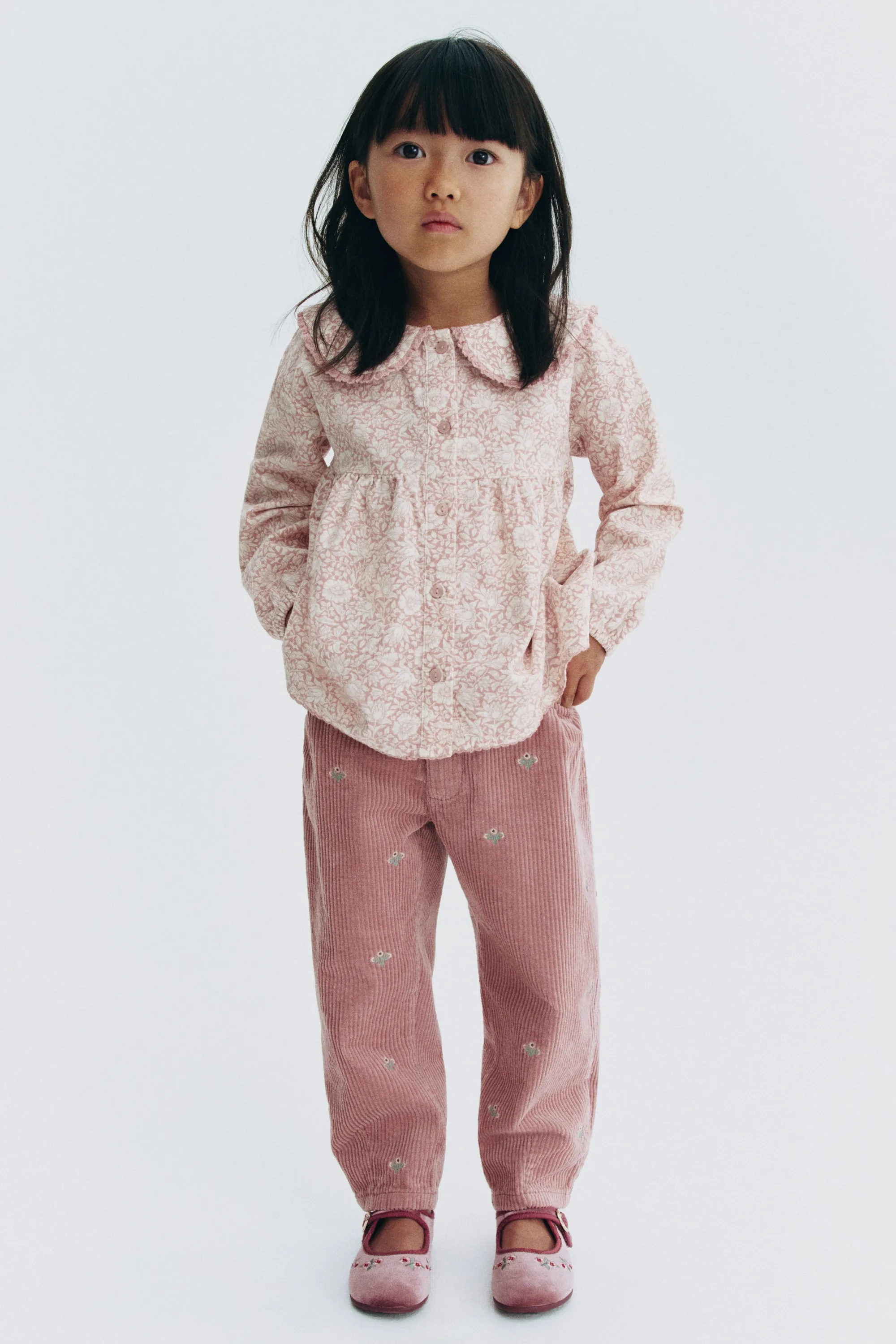 Pantalon en velours côtelé avec motifs brodés - Vieux rose/fleurs
