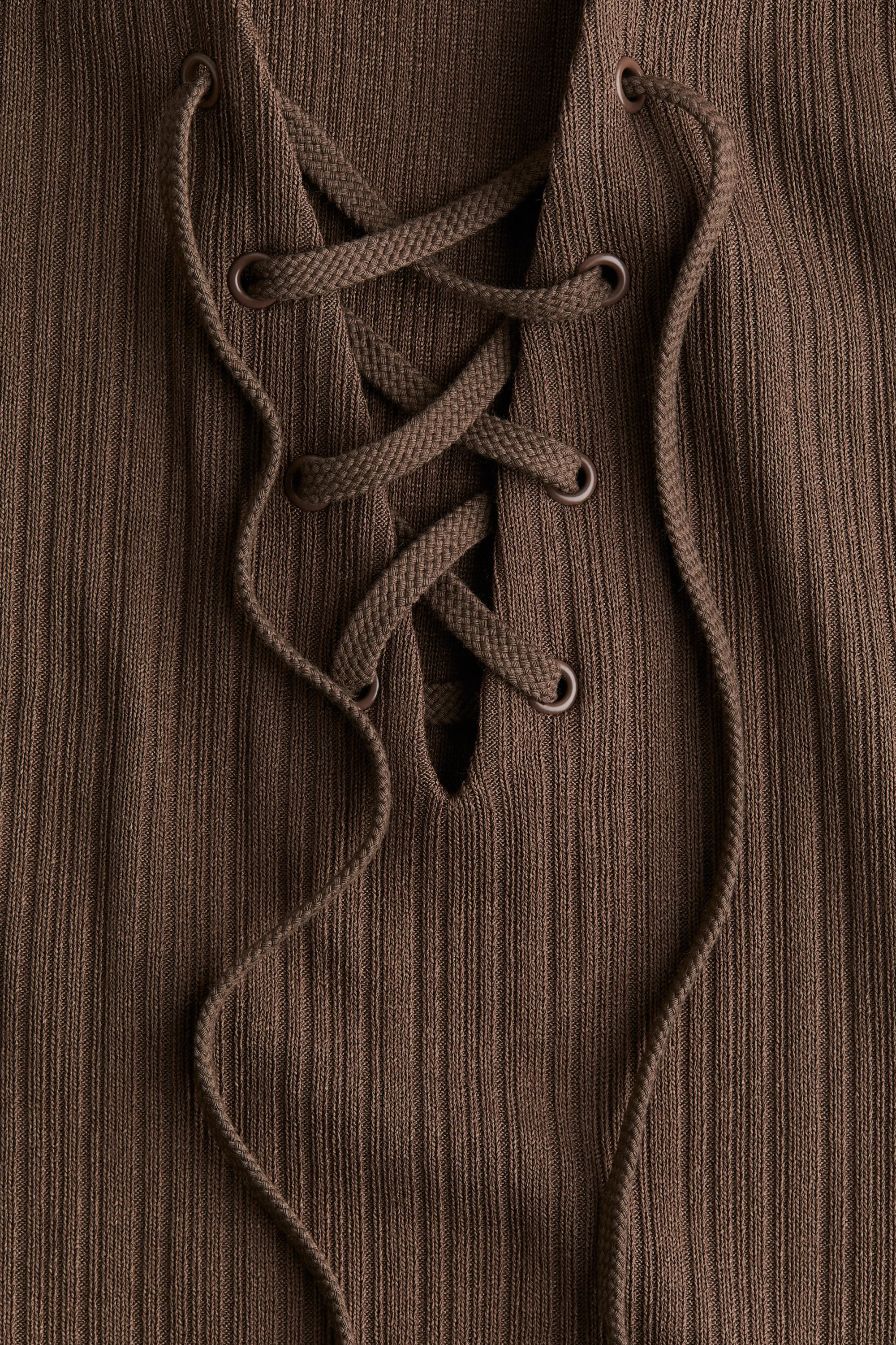Robe moulante avec laçage - Marron foncé