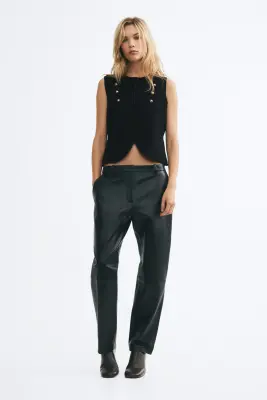 Gilet sans manches avec détails à boutons - Noir — photo 1