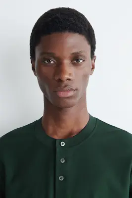 TOP HENLEY EN COTON PIQUÉ À BORDURES CONTRASTÉES - VERT FORÊT — photo 3
