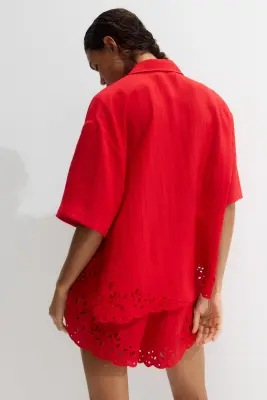 Chemise de plage avec broderie anglaise - Rouge vif — photo 2
