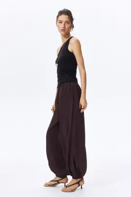 Pantalon à cordon avec jambes ballon - Marron foncé — photo 1