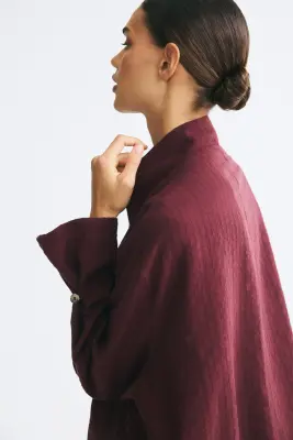 Chemise en tissu texturé avec détail boutonné - Bordeaux — photo 3