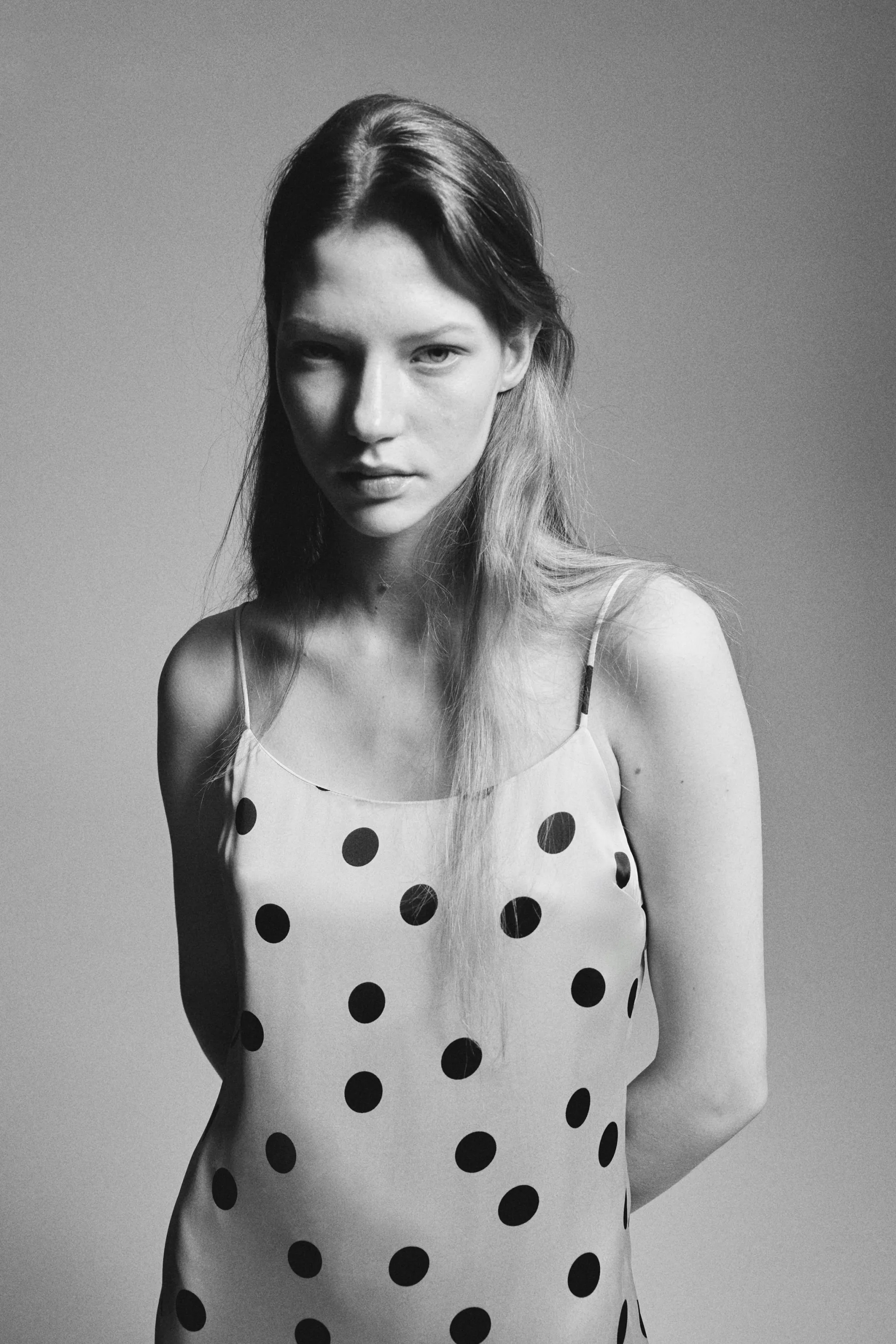 Robe en satin avec jupe évasée - Beige clair/pois