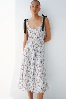 Robe avec bretelles à nouer et jupe évasée - Bleu clair/fleuri — photo 1